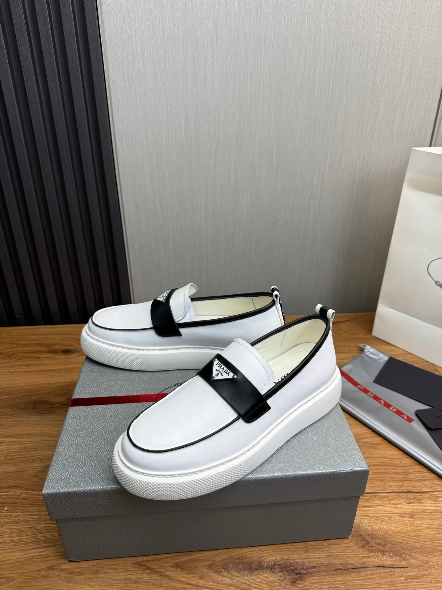 Factory price 580💰 [PRADA] Men's shoes are popular in the counter, official website is synchronized, 1 high-quality shipment ✔️Original cowhide + cowhide lining, 1🆚1 replica, original sole, 38-45 (45 customized, non-refundable)